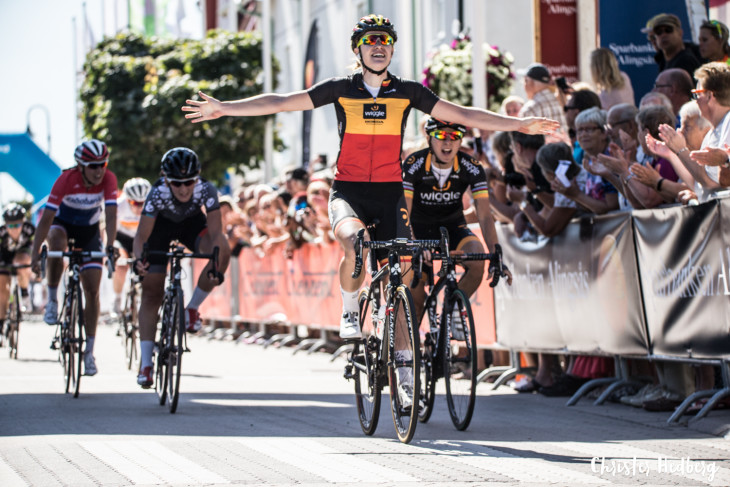Jolien D'Hoore vence no sprint a etapa Sueca da Copa do Mundo de Ciclismo  foto: Christer Hedberg 