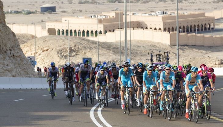 The pack is on the way during "the Al Ain Stage", the third stage of Abu Dhabi tour cycling race, over 110 km from Al Ain to Jebel Hafeet. Abu Dhabi, UAE, 10 ​October​ 2015.​ ANSA/​​CLAUDIO PERI