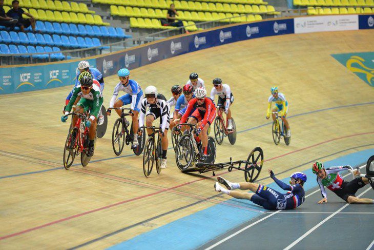 No Scratch uma queda tirou alguns ciclistas da disputa pelo pódio