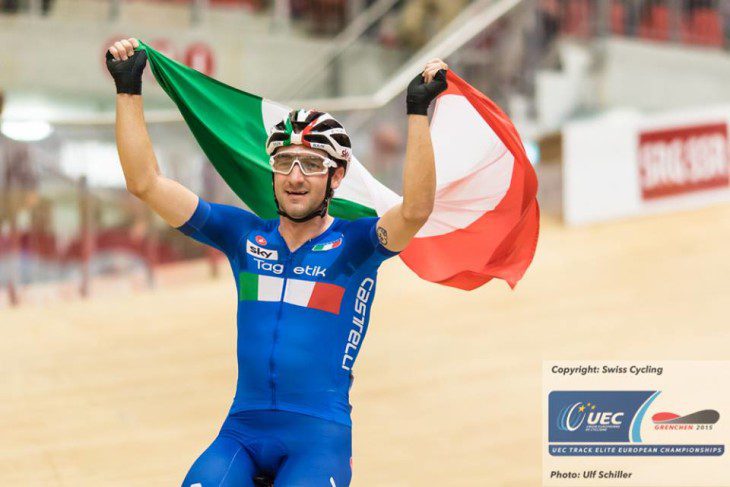 Elia Viviani comemora seu o bi-campeonato europeu na Omnium