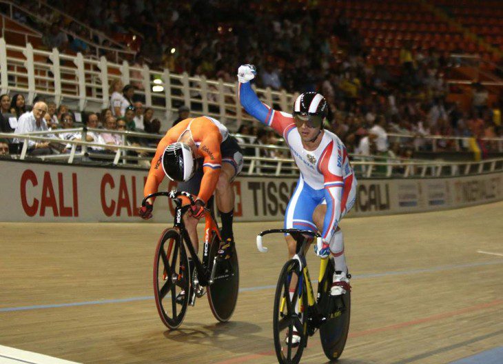 Denis Dmitriev supera o campeão europeu Jeffrey Hoogland